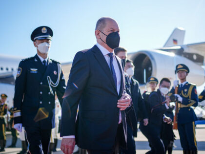 04 November 2022, China, Peking: German Chancellor Olaf Scholz (SPD, M) arrives at Beijing International Capital Airport on an Air Force Airbus A340. Scholz is traveling to China for his first visit as chancellor. The focus of the visit will include German-Chinese relations, economic cooperation, the Ukraine conflict and the …