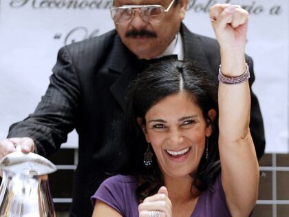Mexican writer Lydia Cacho raises her fist before receiving a recognition for her work and for her book "Los Demonios del Eden" (Eden´s Devils) from the Mexican Journalists Club 29 March 2006 in Mexico City. In her book Cacho mentions Puebla's Governor Mario Marin and dennounces a network of pedophile …