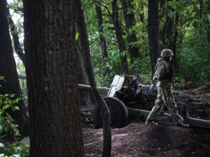 LYMAN, UKRAINE - JULY 18: Ukrainian soldiers of the Bohun brigade fire artillery one kilometre from Russian lines in Lyman, Ukraine, on July 18, 2023. The Ukrainian military reported on July 17 that the Russian forces had deployed more than 100,000 personnel in the Lyman-Kupyansk area. A Ukrainian Senior Officer …